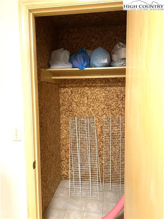 Image number 5 for the current listing