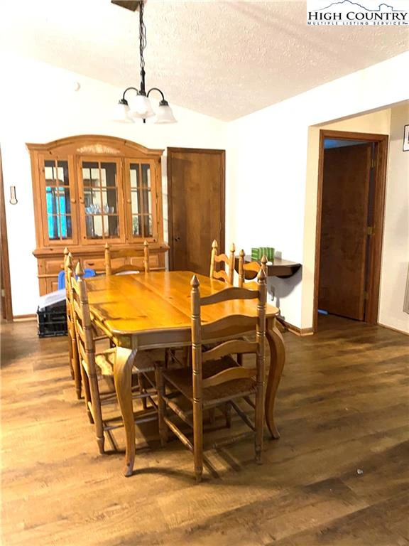 Image number 21 for the current listing