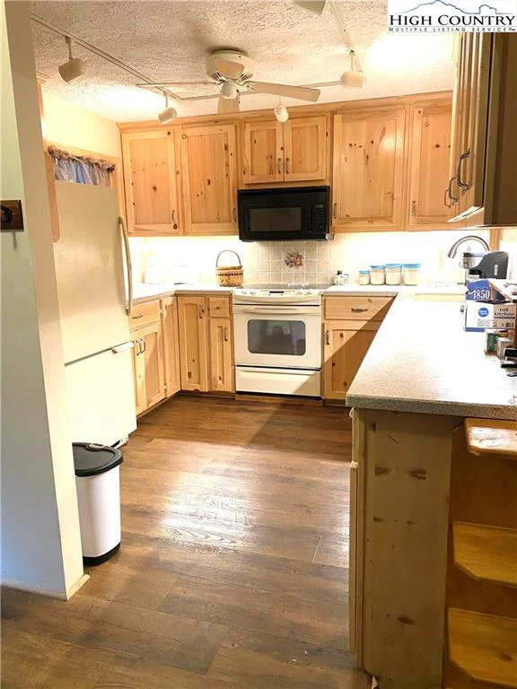 Image number 20 for the current listing