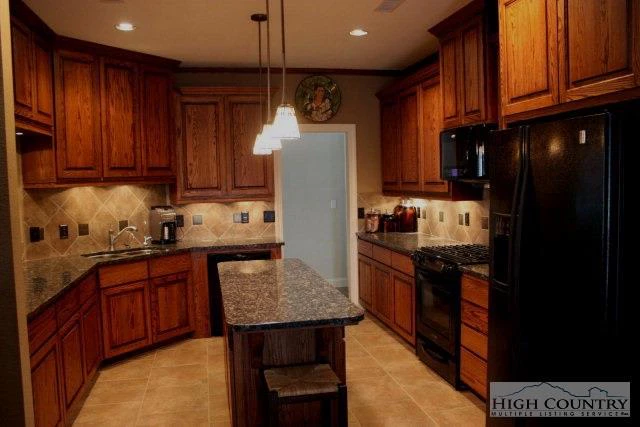 Image number 11 for the current listing