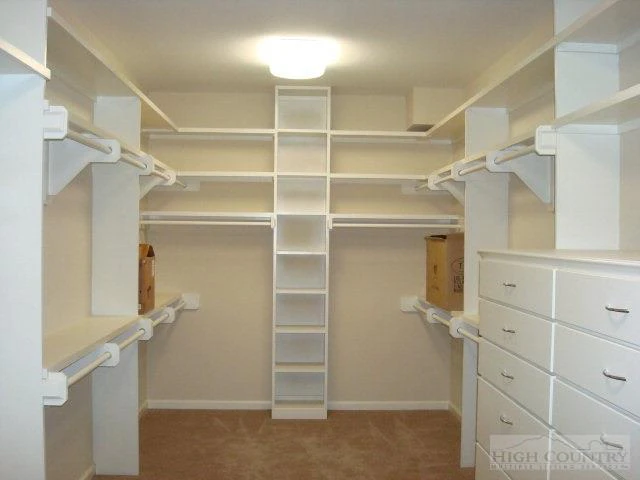 Image number 4 for the current listing