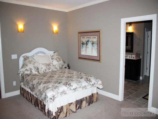 Image number 10 for the current listing