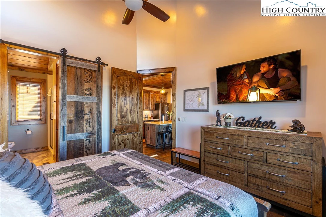 Image number 5 for the current listing
