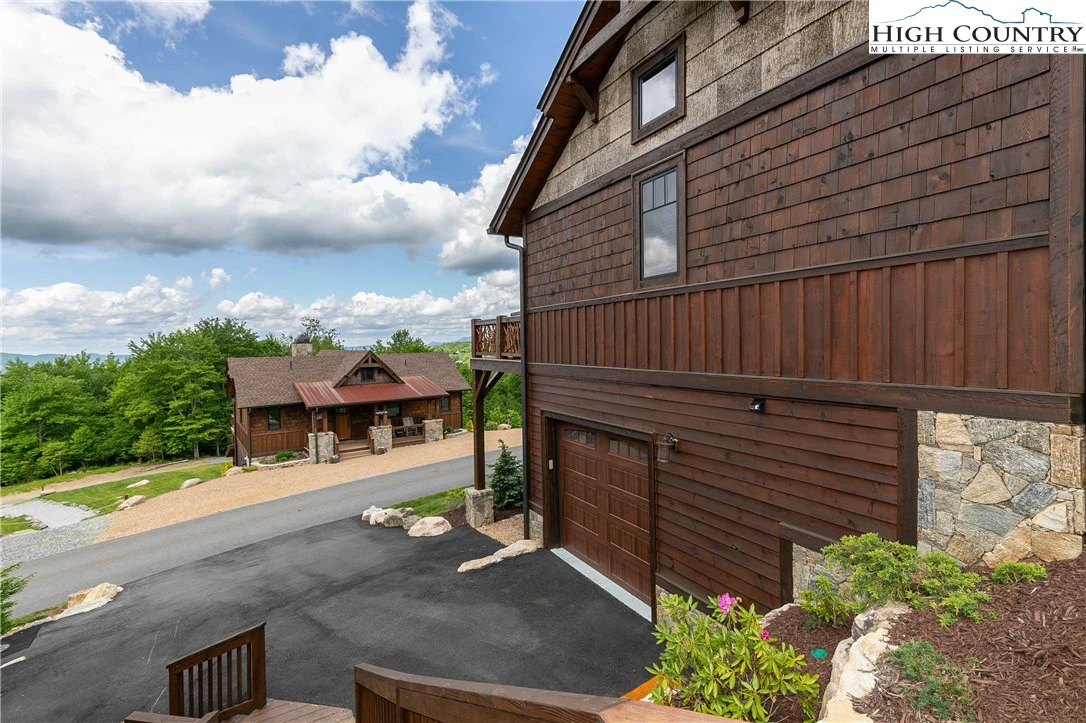 Image number 13 for the current listing