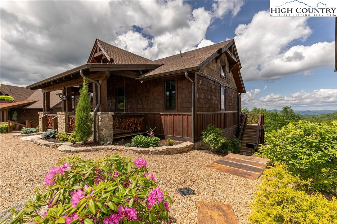 Image number 1 for the current listing