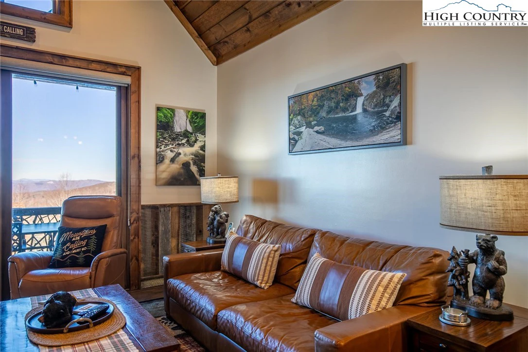 Image number 21 for the current listing
