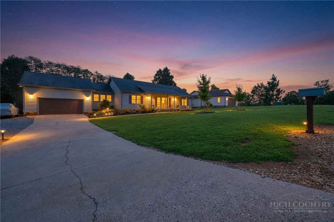 Image number 4 for the current listing