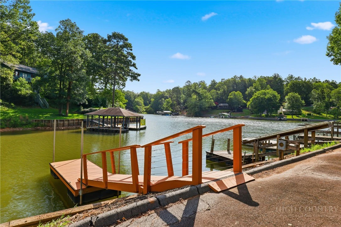 Image number 2 for the current listing