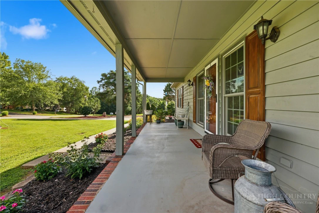 Image number 9 for the current listing