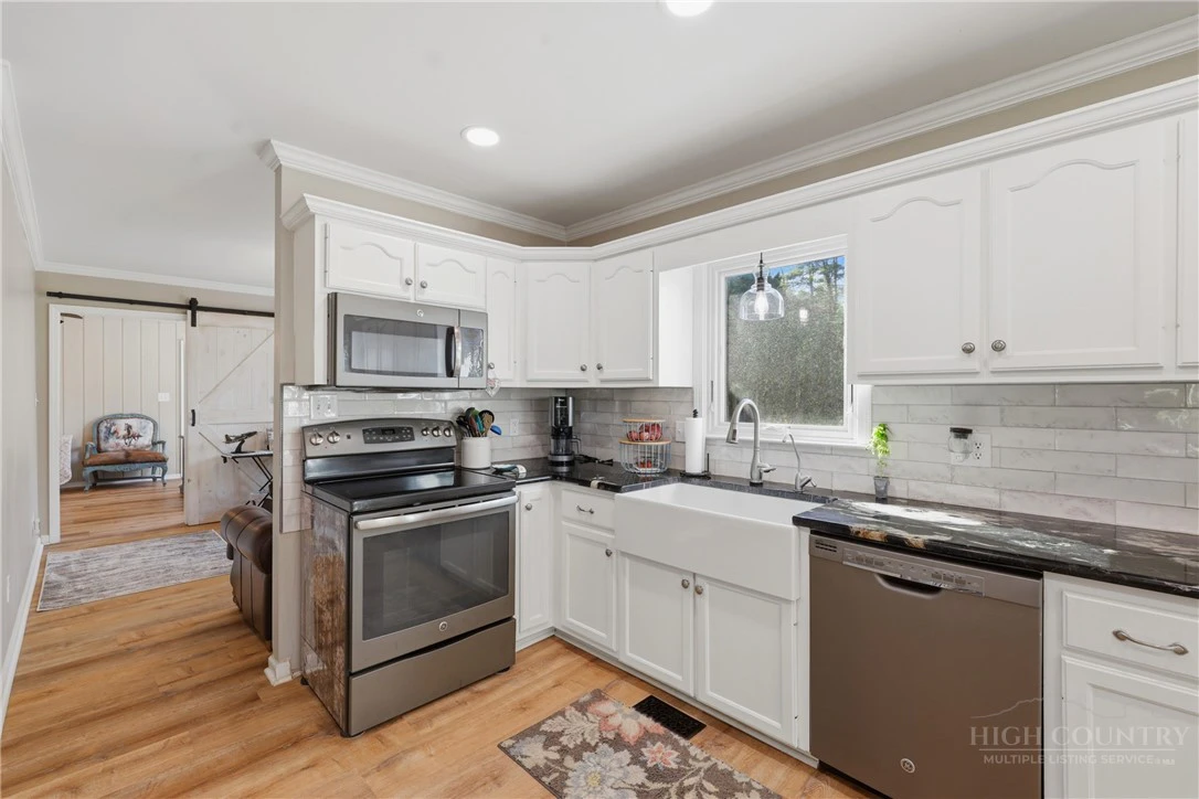 Image number 21 for the current listing