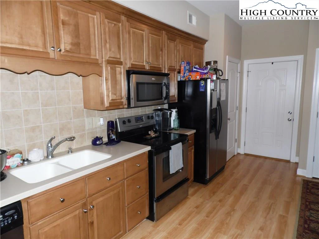 Image number 1 for the current listing