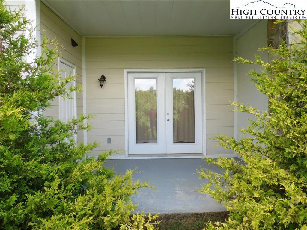 Image number 10 for the current listing