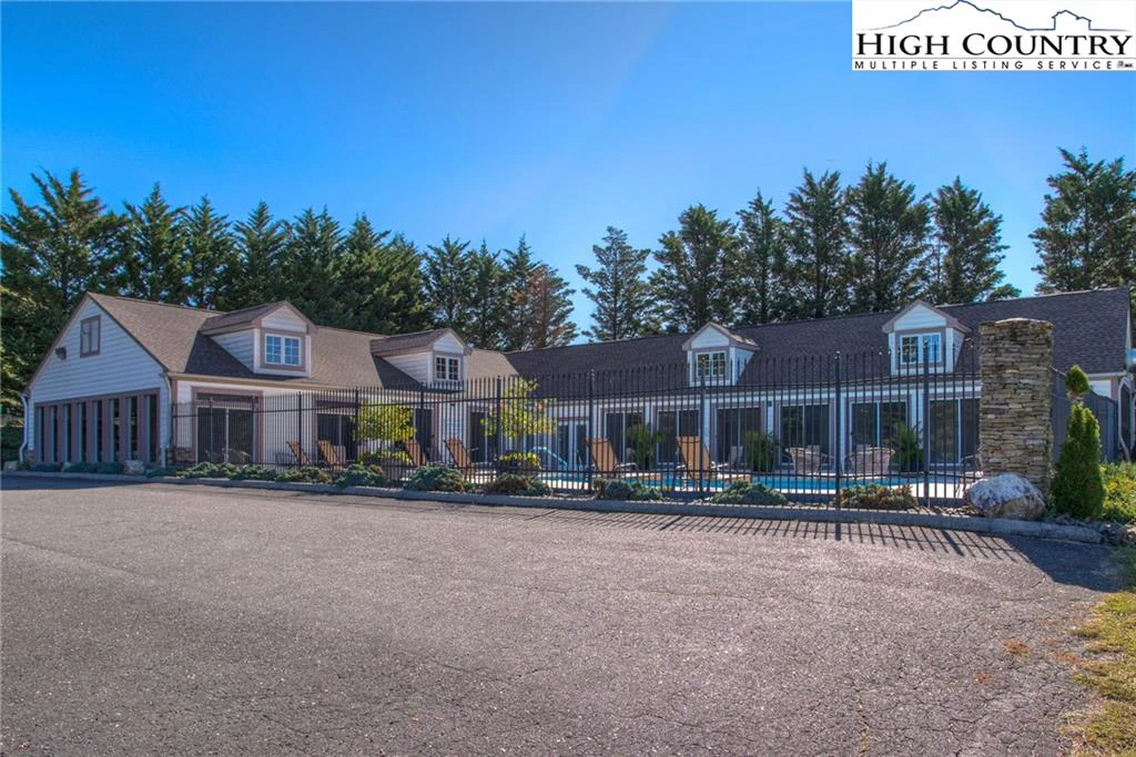 Image number 15 for the current listing