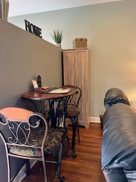 Image number 14 for the current listing