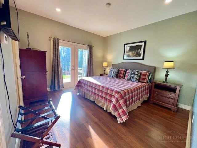 Image number 2 for the current listing