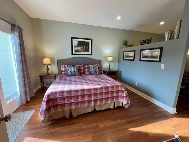Image number 13 for the current listing