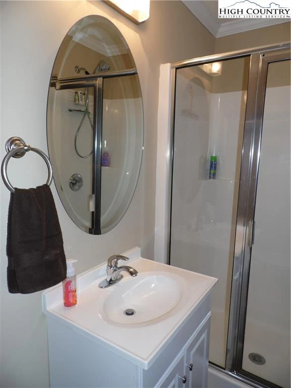 Image number 2 for the current listing