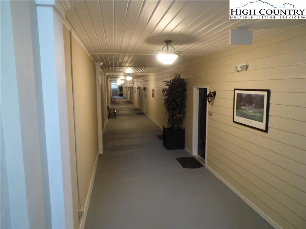 Image number 4 for the current listing