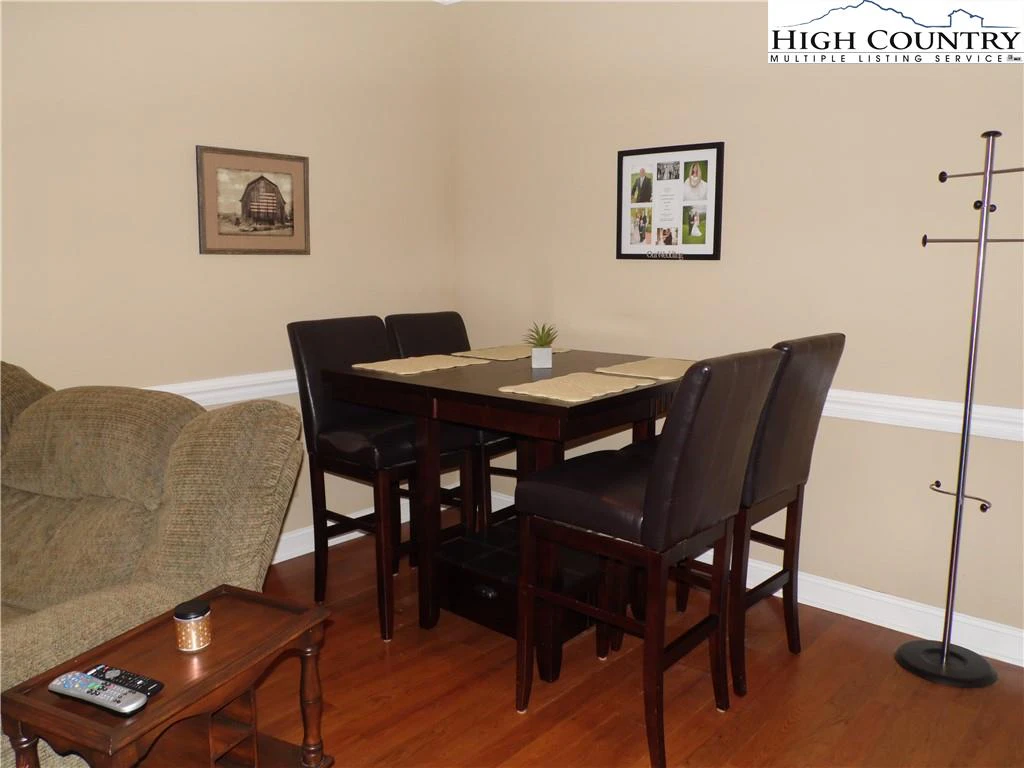Image number 20 for the current listing