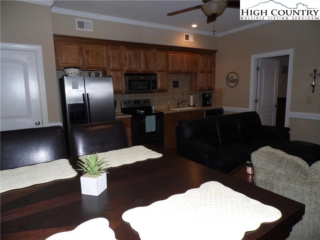 Image number 18 for the current listing