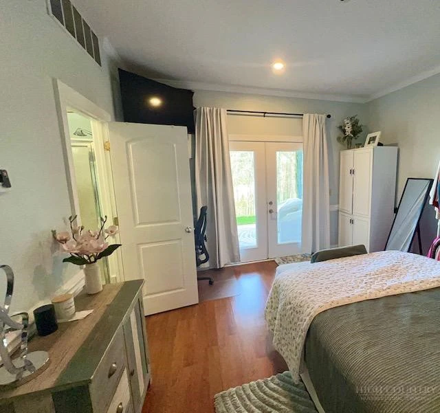 Image number 2 for the current listing