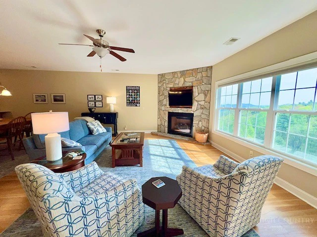 Image number 20 for the current listing