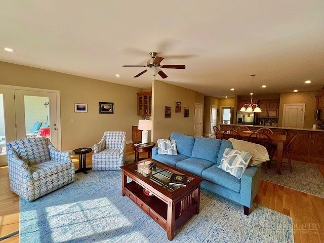Image number 18 for the current listing