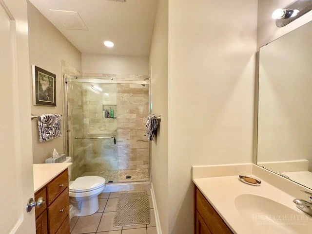 Image number 2 for the current listing