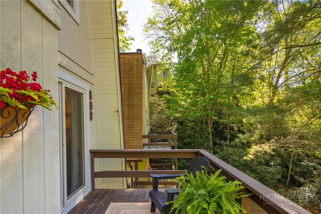 Image number 19 for the current listing
