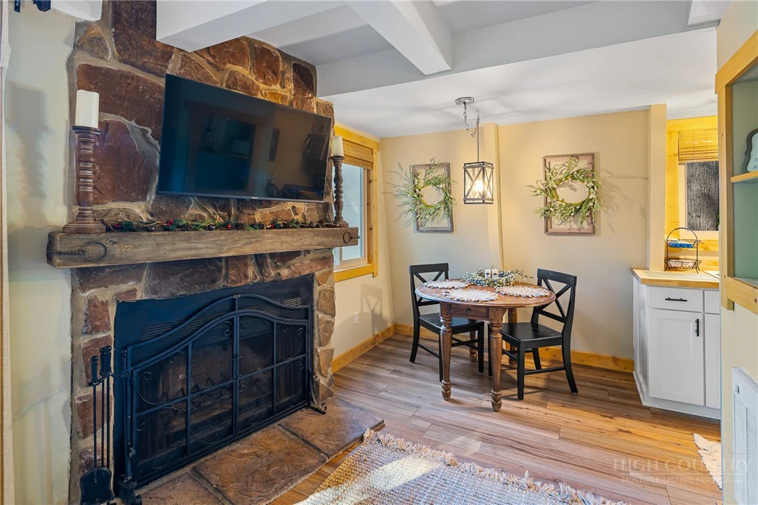 Image number 8 for the current listing