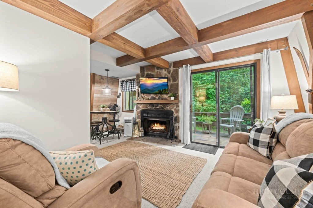 Image number 1 for the current listing