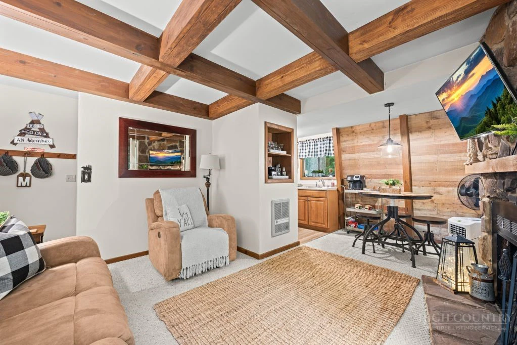 Image number 4 for the current listing