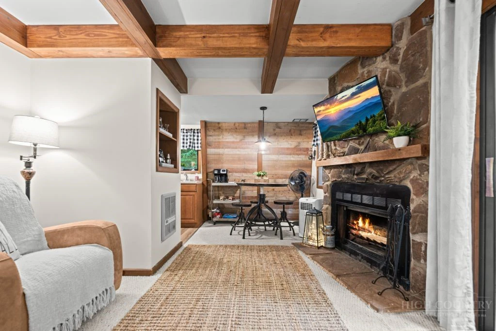 Image number 7 for the current listing