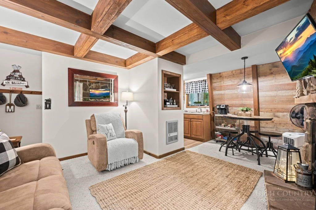 Image number 8 for the current listing