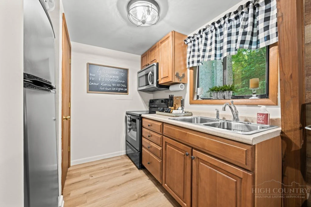 Image number 10 for the current listing