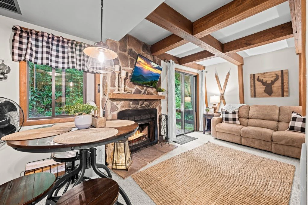 Image number 13 for the current listing