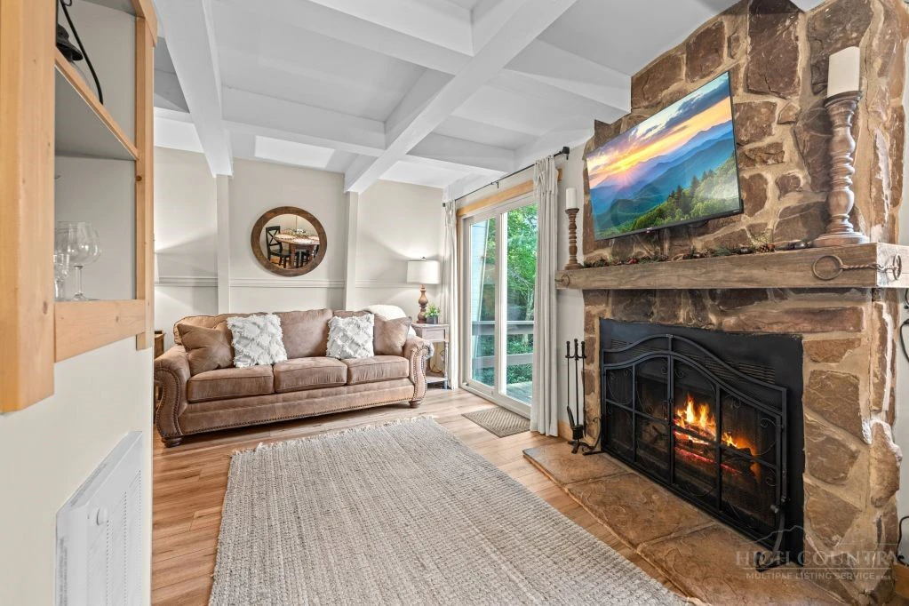 Image number 3 for the current listing