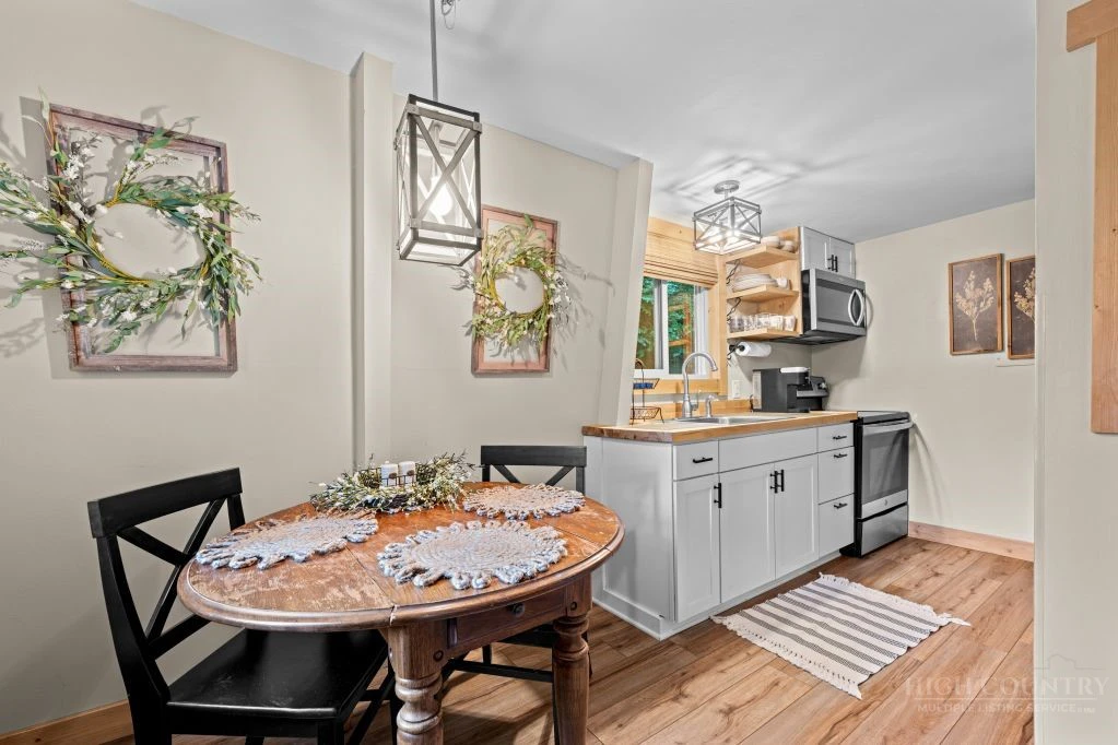 Image number 4 for the current listing