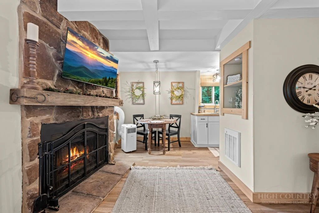 Image number 5 for the current listing