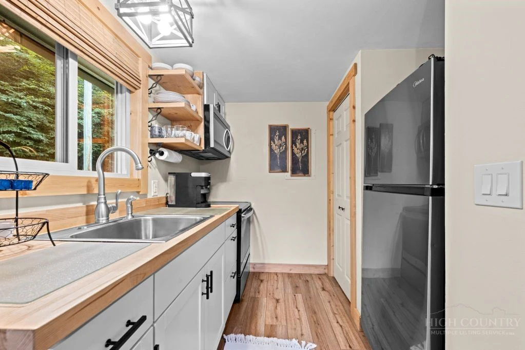 Image number 6 for the current listing