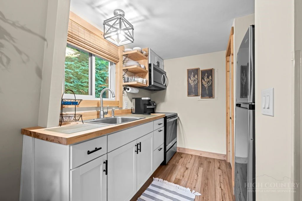 Image number 7 for the current listing