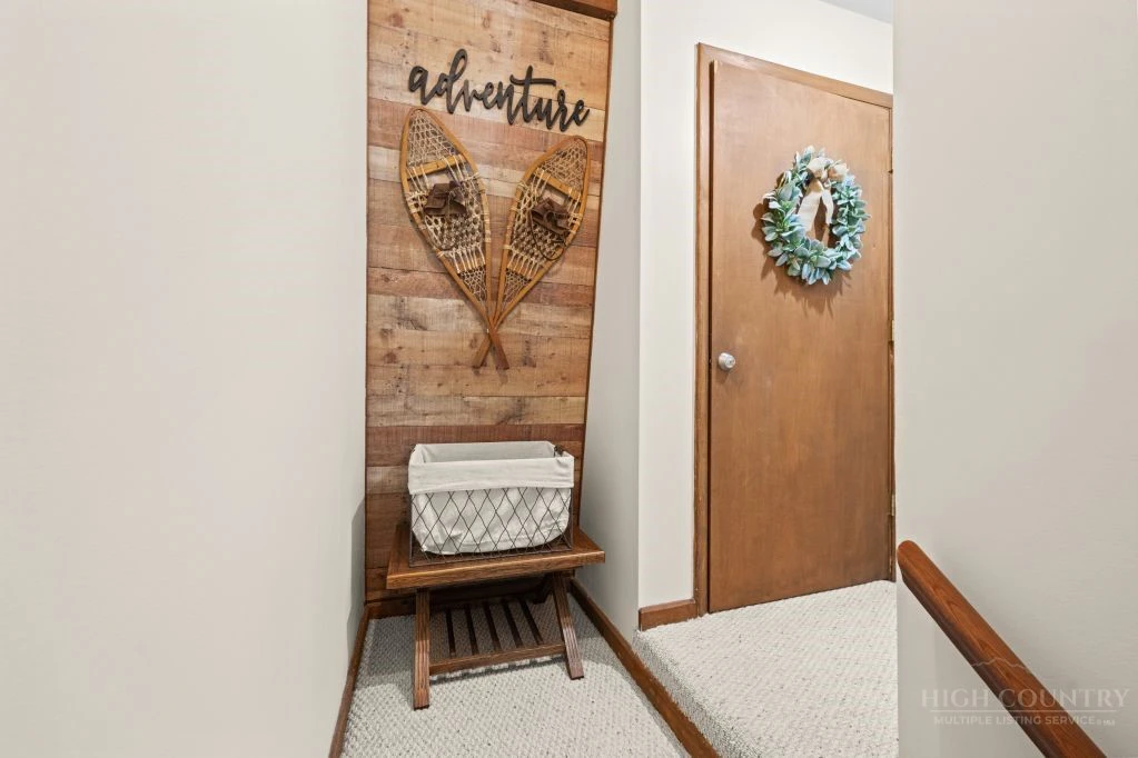 Image number 9 for the current listing