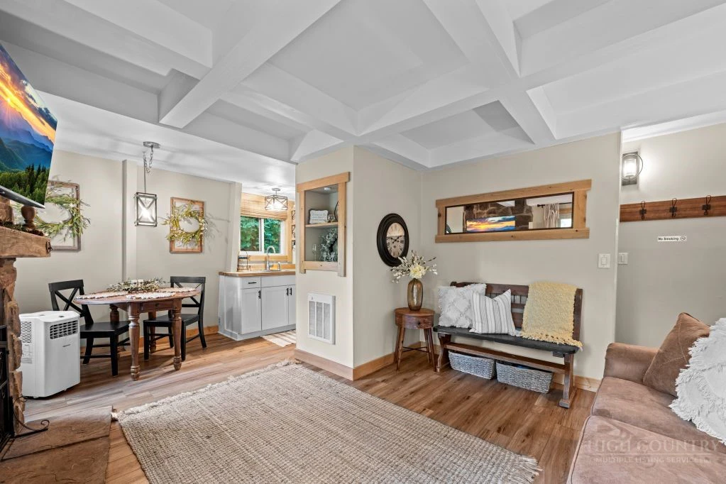 Image number 11 for the current listing