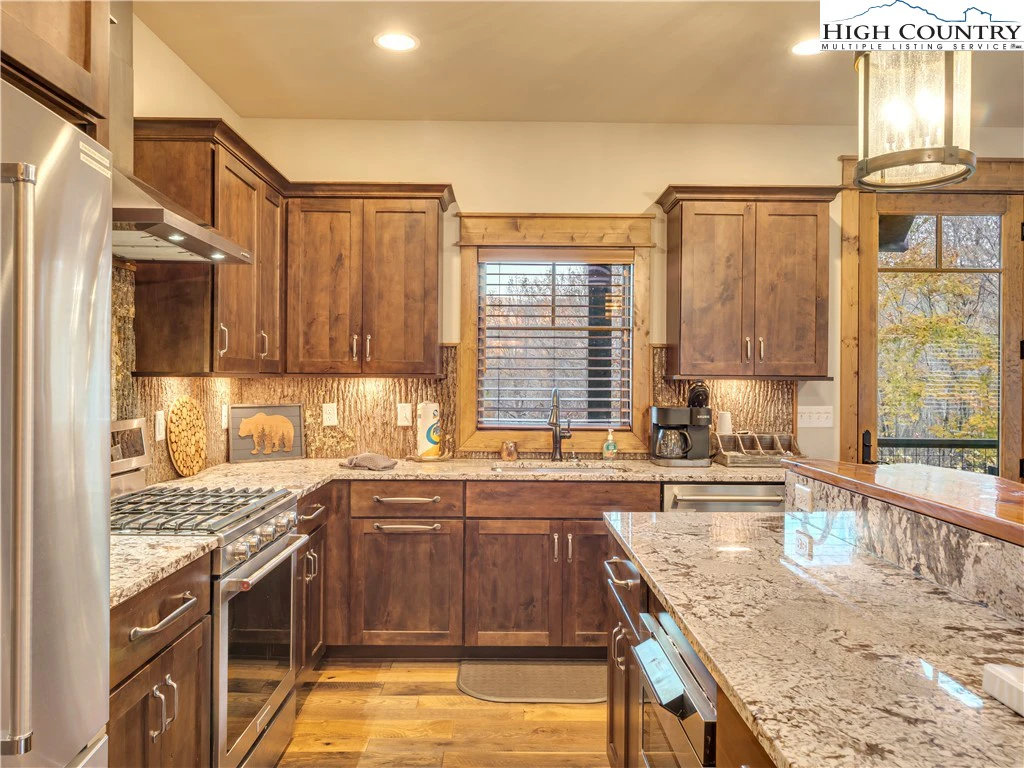 Image number 35 for the current listing