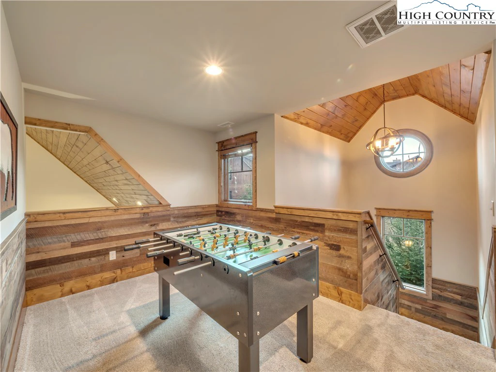 Image number 14 for the current listing