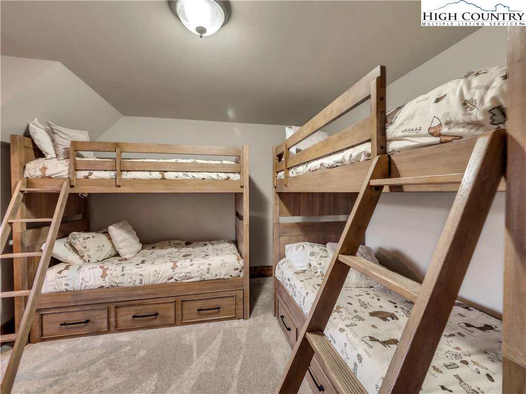 Image number 3 for the current listing