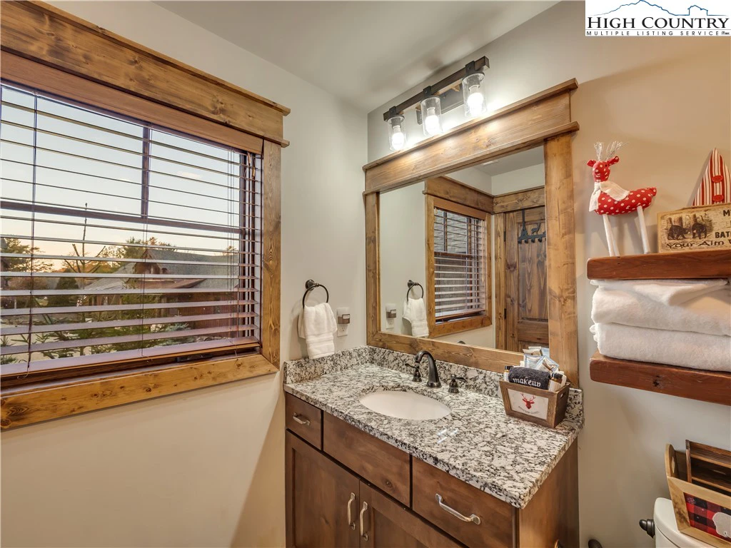 Image number 5 for the current listing