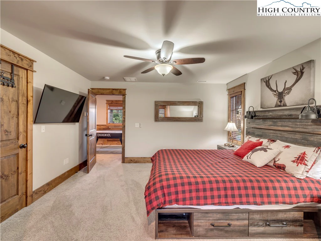 Image number 8 for the current listing