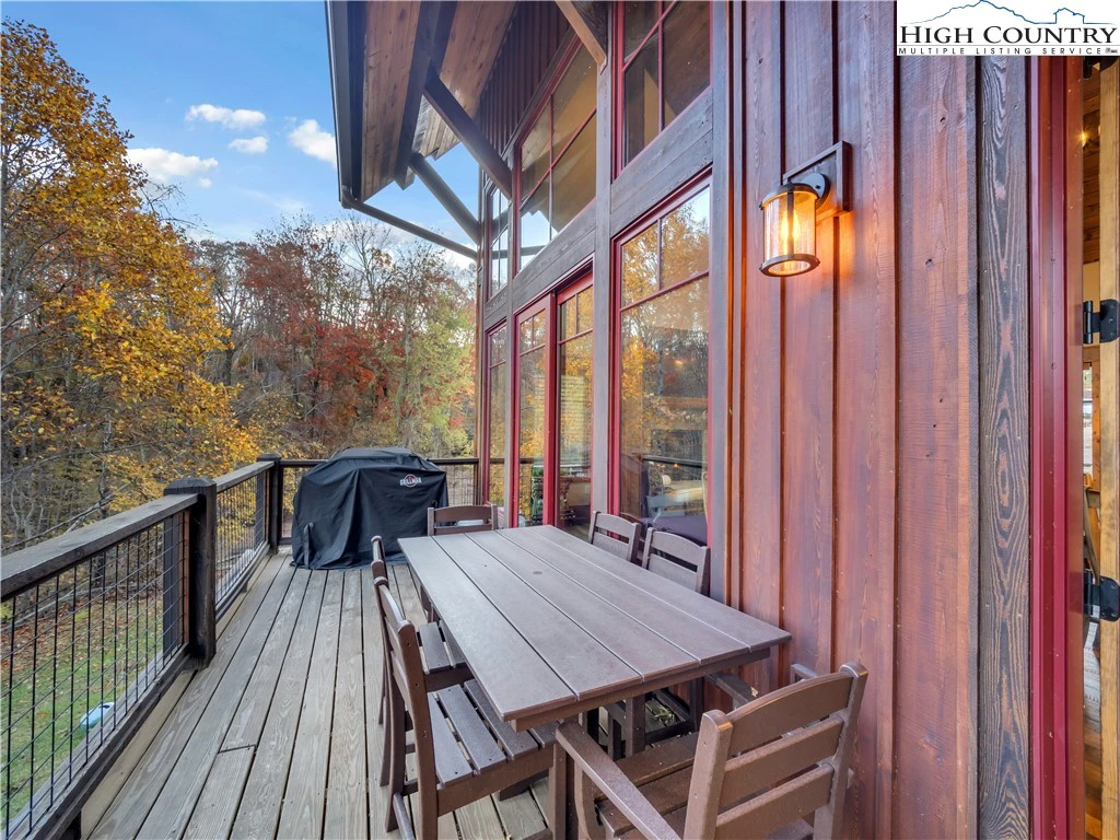 Image number 11 for the current listing