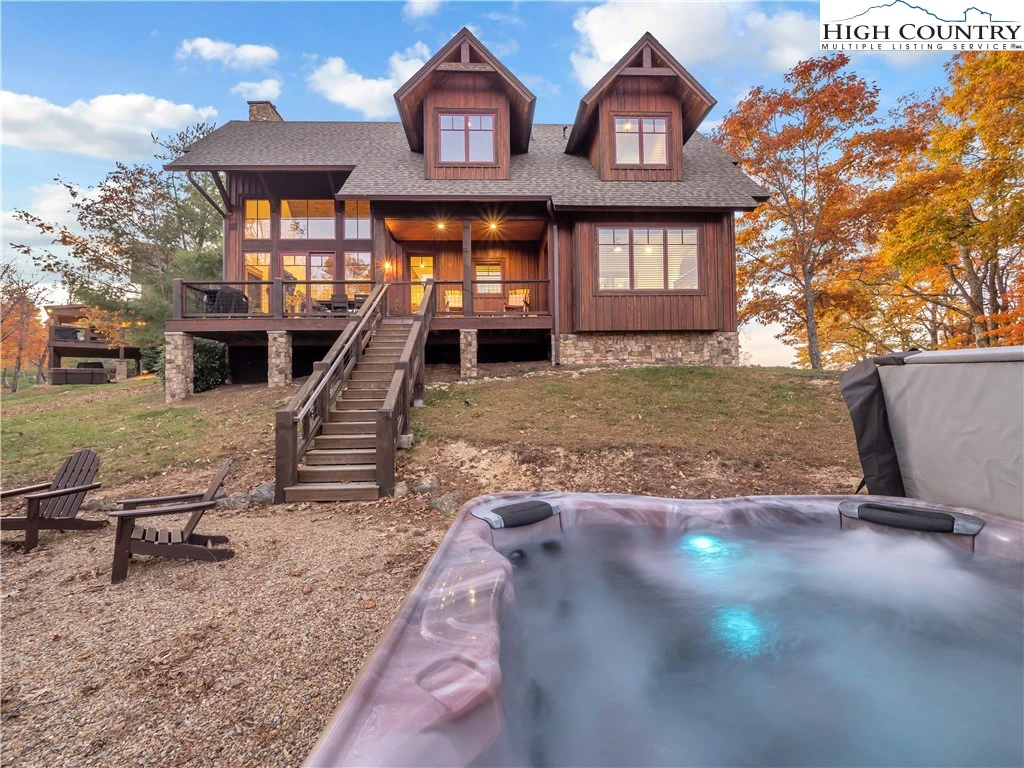 Image number 17 for the current listing